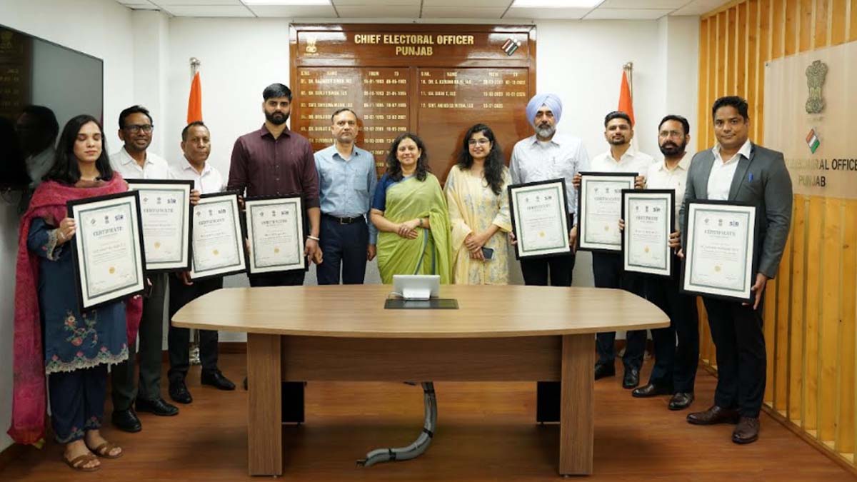 घर-घर गणना समय से पहले पूरी करने वाले EROs सम्मानित, CEO अनिंदिता मित्रा ने की सराहना