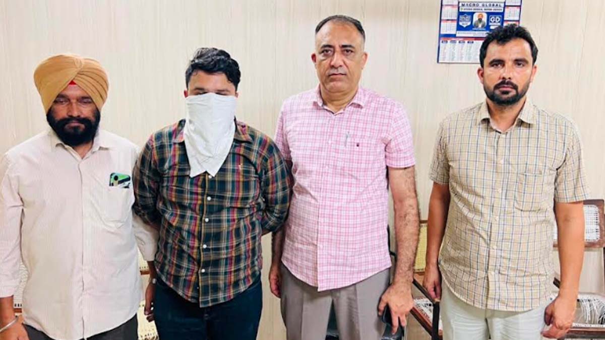 50,000 रुपये की रिश्वत लेते इंस्पेक्टर को विजिलेंस ने रंगे हाथों किया काबू