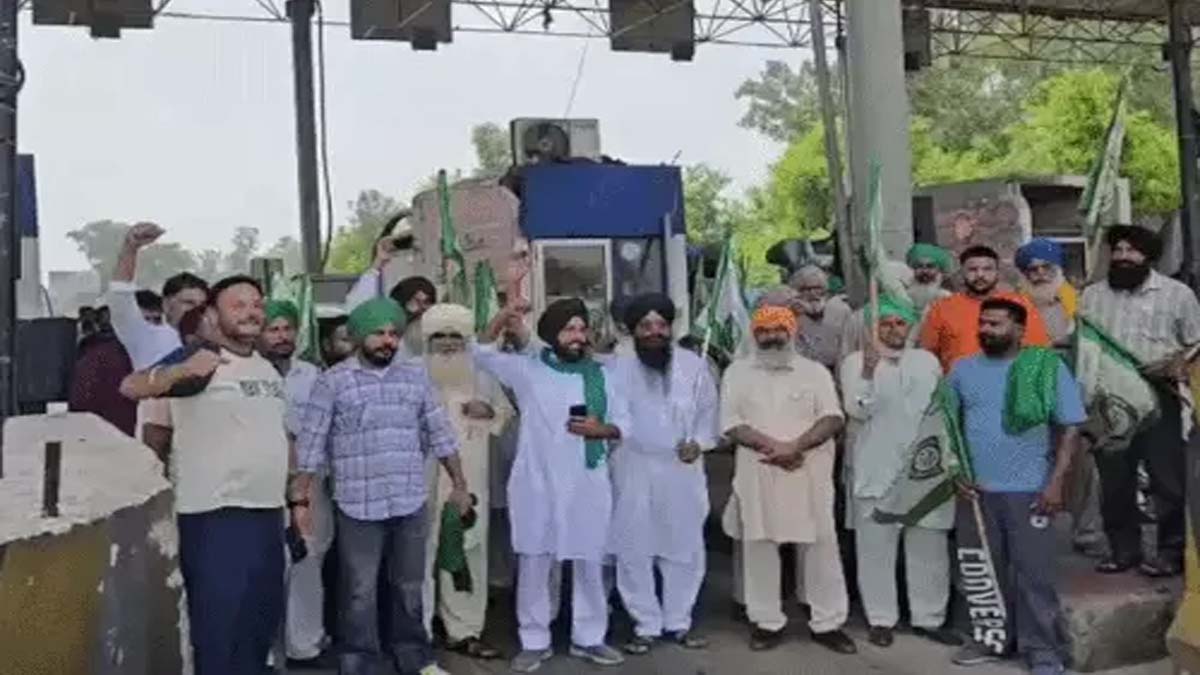 पंजाब में किसानों का हल्लाबोल, सभी टोल फ्री