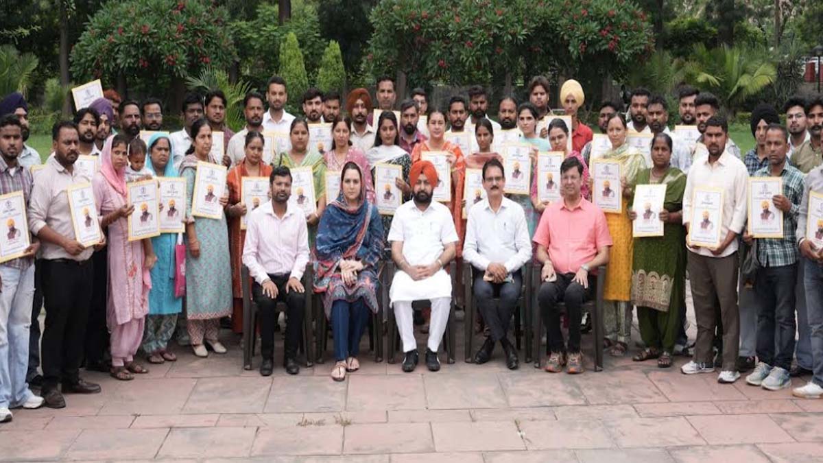 हरदीप मुंडियां ने जल आपूर्ति एवं स्वच्छता विभाग के 52 नव-नियुक्त कर्मचारियों को सौंपे नियुक्ति पत्र