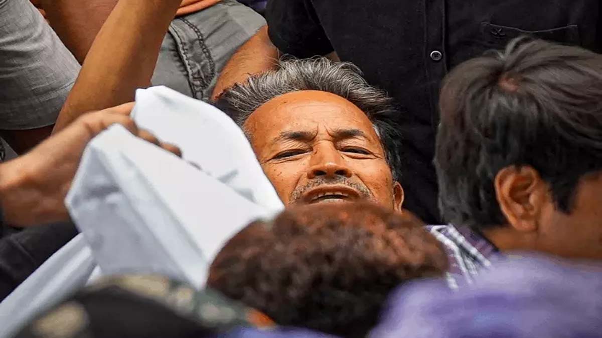 सोनम वांगचुक को अस्पताल ले गई पुलिस
