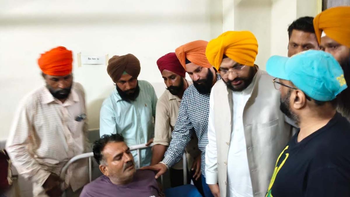 कैबिनेट मंत्री सौंद ने सिविल अस्पताल खन्ना पहुंचकर घायल मनरेगा कर्मचारी का जाना हालचाल