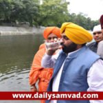 BHAGWANT MANN DRINKS KALI BEIN WATER