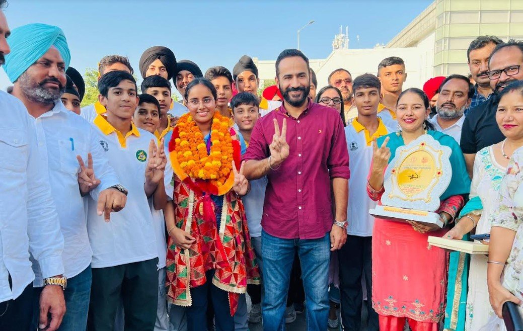 PUNJAB MINISTER MEET HAYER GIVES WARM WELCOME TO ASIAN GAMES MEDALIST