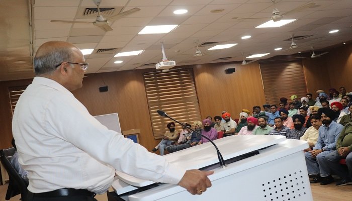 Dr Susheel Mittal addressing staff of University during interaction