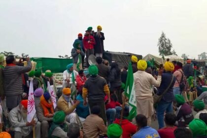 Farmers Protest: शंभू बॉर्डर सील, पुलिस और किसानों में झड़प, SHO और SP घायल, बुलडोजर के साथ लाखों किसान दिल्ली कूच को तैयार