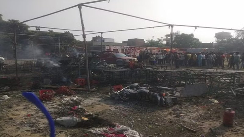 Fire Broke Out In Firecracker Market In Mathura
