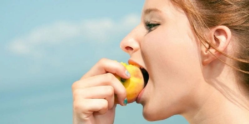 eating fruits