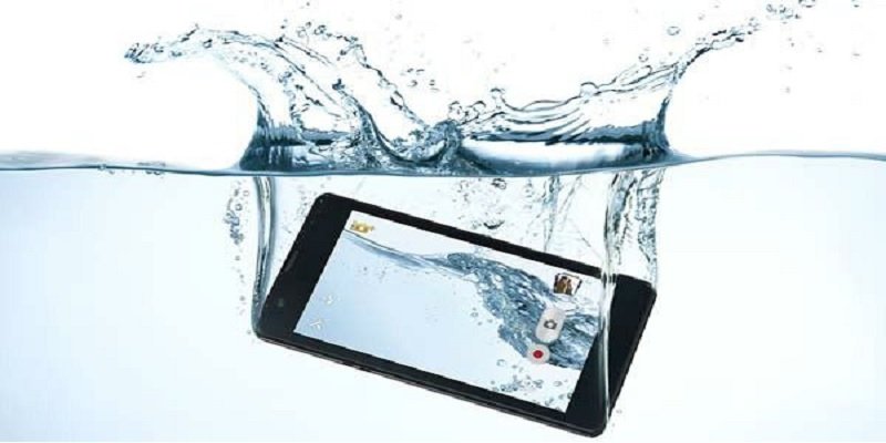 smartphone falls in water