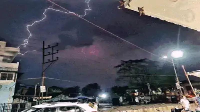 Three people died at different places due to lightning in Chhattisgarh.