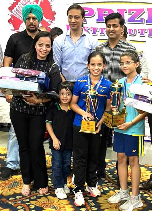 Aayna shinned district's name in badminton