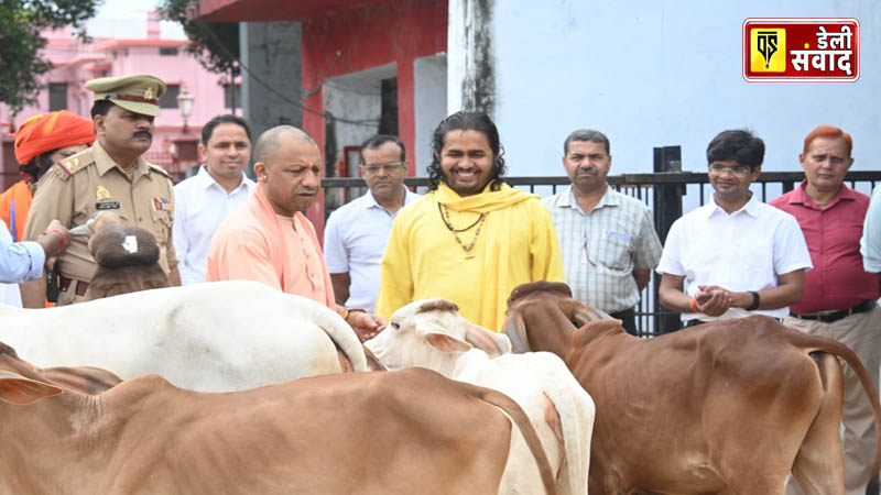 CM Yogi Adityanath did cow service in the cowshed of Gorakhnath temple