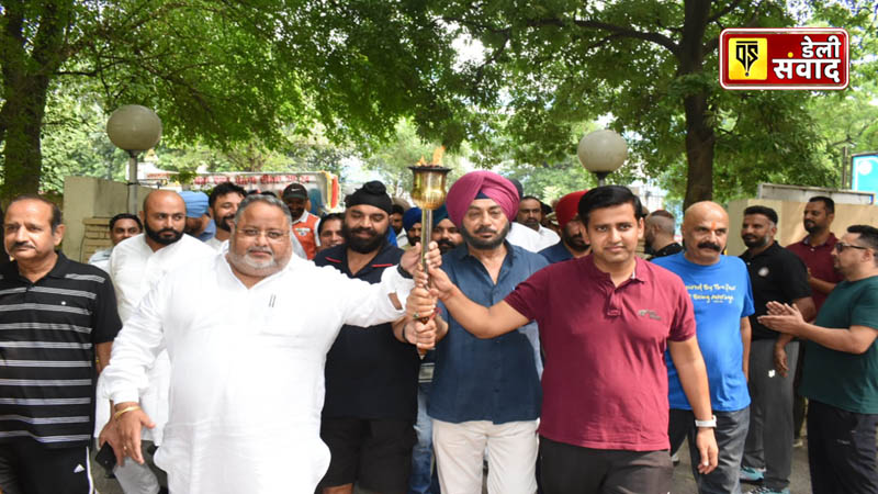 Deputy Commissioner welcomed the torch dedicated to 'Kheda Watan Punjab Diya-2024' on its arrival in Jalandhar