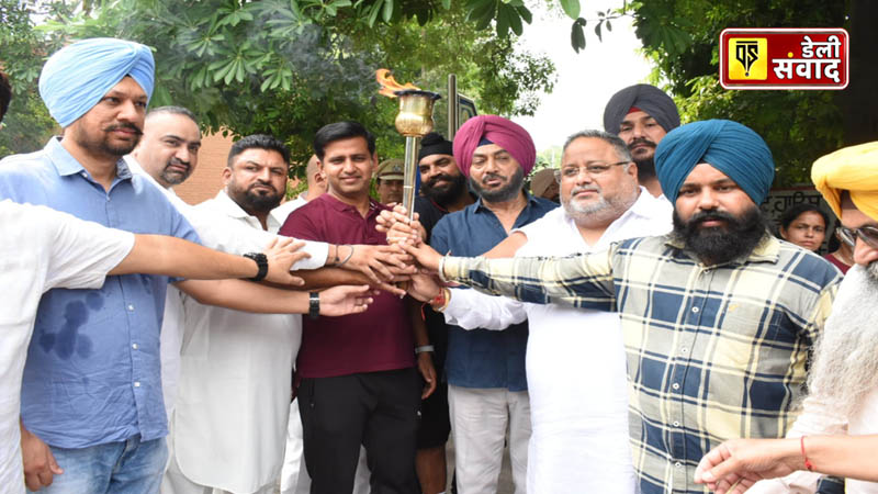 Deputy Commissioner welcomed the torch dedicated to 'Kheda Watan Punjab Diya-2024' on its arrival in Jalandhar