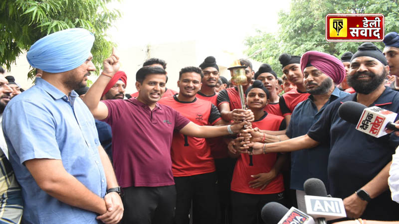 Deputy Commissioner welcomed the torch dedicated to 'Kheda Watan Punjab Diya-2024' on its arrival in Jalandhar