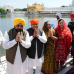 Governor and Chief Minister paid obeisance at Sri Harmandir Sahib and Sri Durgiana Temple; prayed for the progress and prosperity of the state