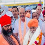 MLA Mohinder Bhagat welcomed Swami Gurdeep Giri Ji Maharaj at Jalandhar Railway Station and took his blessings