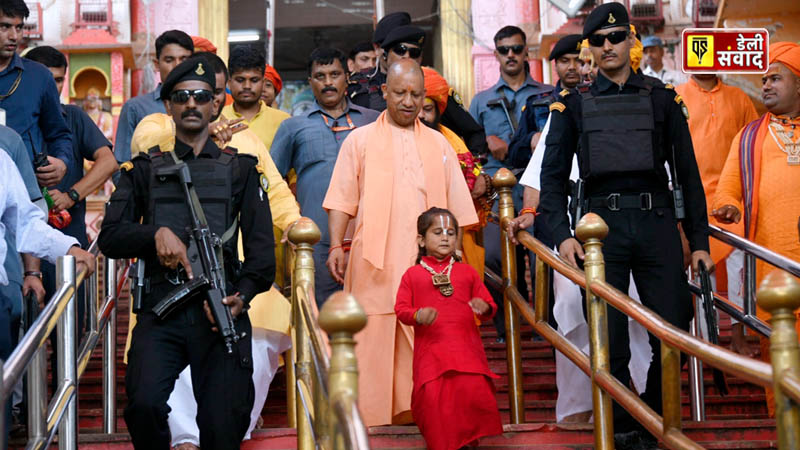 CM Yogi bowed his head at the feet of Ram Lalla and also attended Hanumangarhi