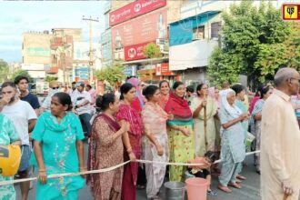 जालंधर के कई इलाकों में पेयजल सप्लाई ठप, पानी के लिए मचा हाहाकार, खाली बाल्टी लेकर सड़क पर उतरीं महिलाएं