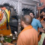 Chief Minister did darshan-pujan at Baba Vishwanath and Kalbhairav ​​temple