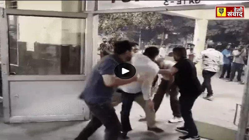 People fighting in the emergency ward of civil hospital