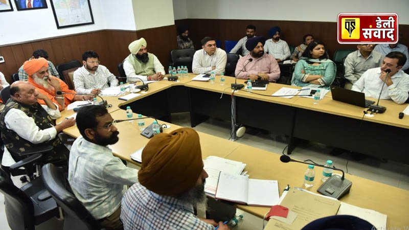 Dr. Ravjot Singh holds high level meeting for cleaning of Budha Dariya