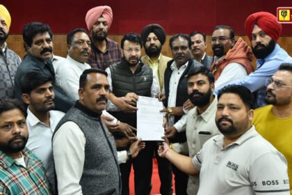 Dr. Ravjot Singh held a meeting with the union of sanitation workers and sewer workers