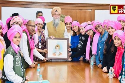 Speaker Sandhwan motivated the school and college girls who visited Punjab Vidhansabha to be successful in life and become good citizens