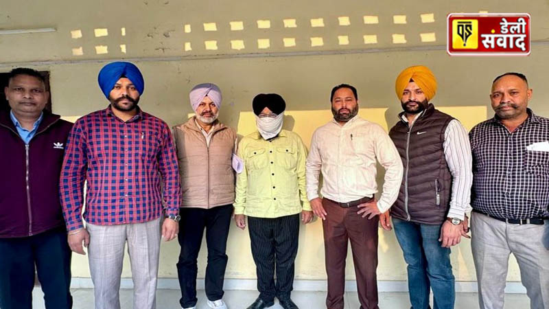 Panchayat officer caught red handed by Vigilance Bureau while taking bribe 