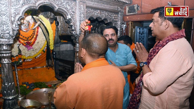 Chief Minister did darshan-pujan at Baba Vishwanath and Kalbhairav ​​temple