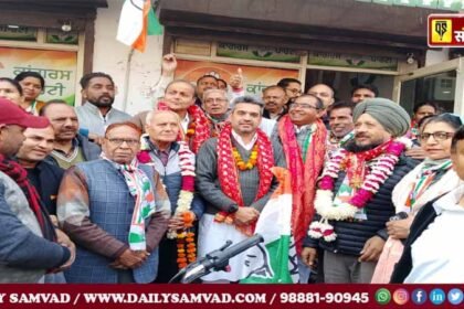 MLA Bava Henry and former MLA Rajinder Beri took out a road show for Congress candidate Dinanath Pradhan