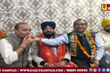 Ward-20 in-charge Dinanath Pradhan joins Congress, Ex CM Channi and Rajinder Beri got him to join Congress