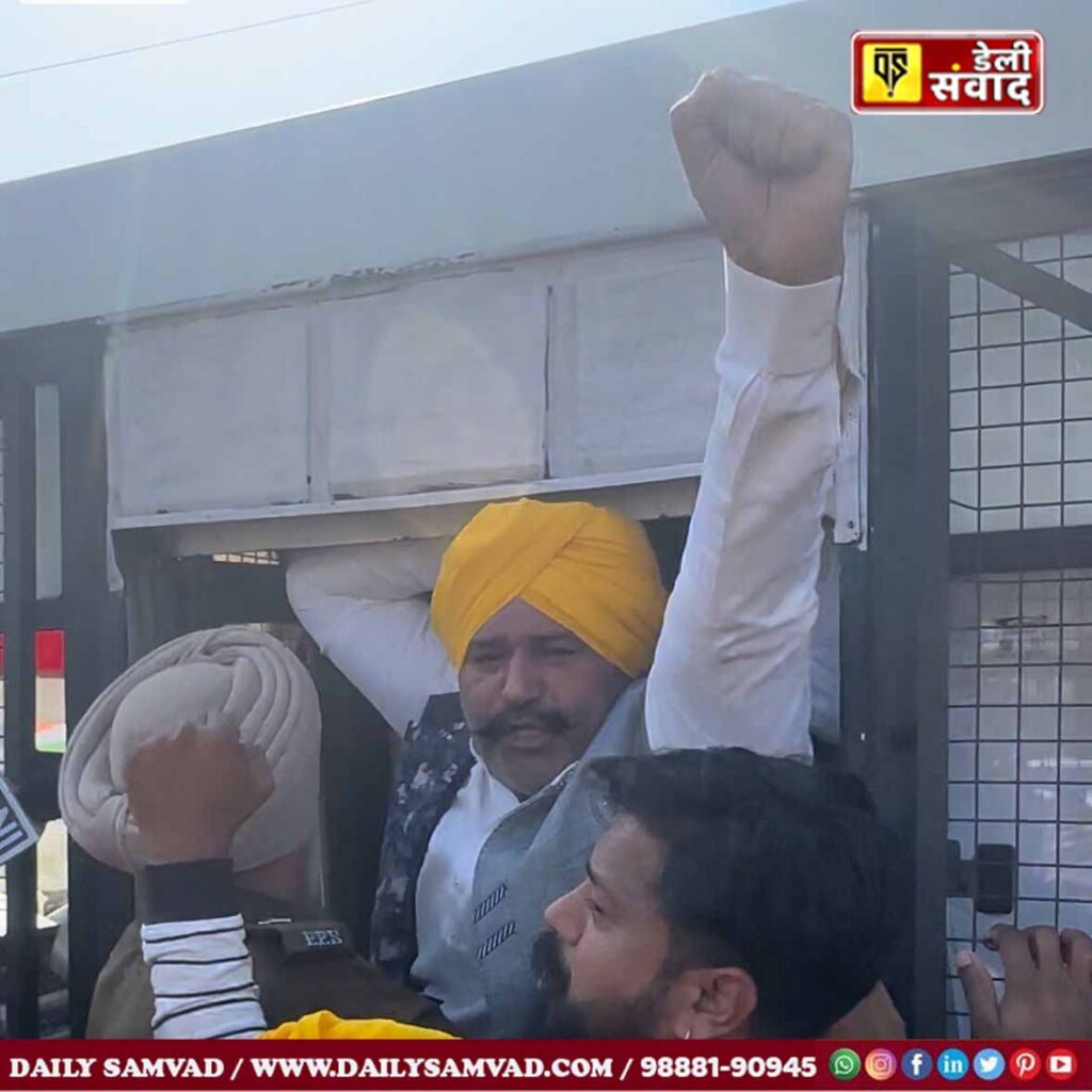 शहीद भगत सिंह की प्रतिमा से पर्दा हटाकर श्रद्धांजलि देने पहुंचे पूर्व सांसद सुशील रिंकू को पुलिस ने किया गिरफ्तार