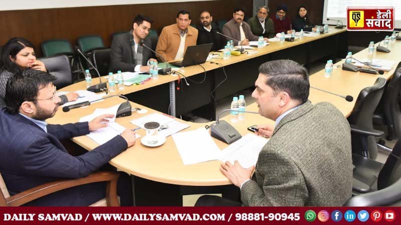 Dr. Ravjot Singh gave instructions to expedite the ongoing projects under Smart City