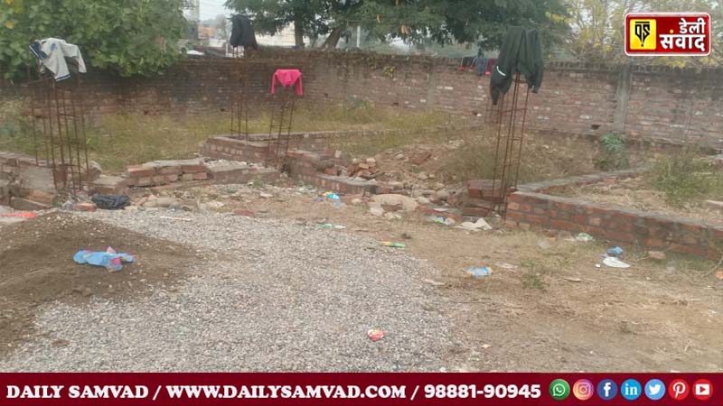 नगर निगम की टीम ने अवैध कालोनी पर की बड़ी कार्रवाई