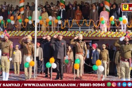 Mohinder Bhagat hoisted the national flag