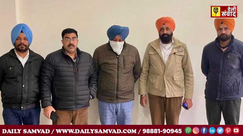 Revenue Patwari caught by Vigilance Bureau while taking bribe