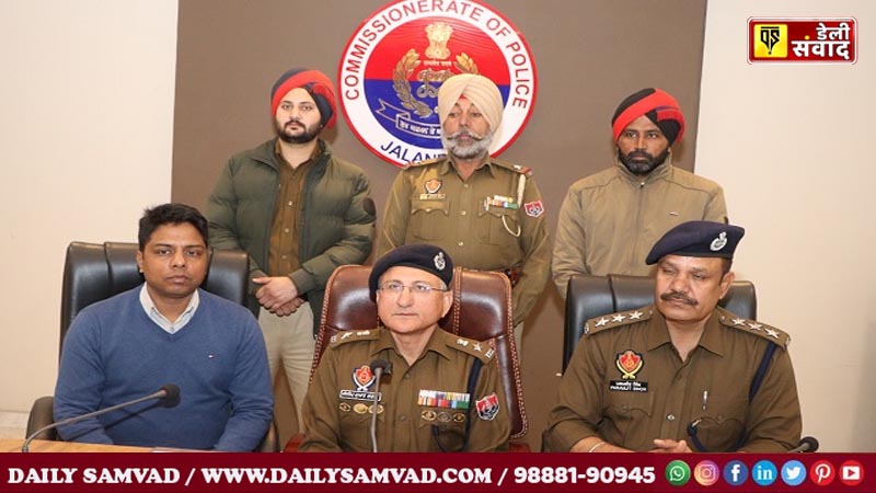 JCP Sandeep Sharma and Special Cell in-charge Ravinder Kumar giving information about the arrested accused.