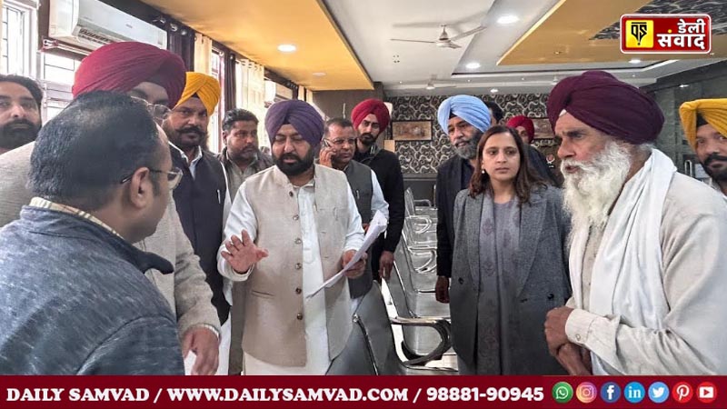 Mundian conducts surprise inspection of Tehsil office