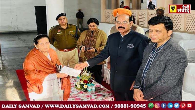 Mohinder Bhagat visits Maharaja Ranjit Singh War Museum and Defence Services Welfare Office