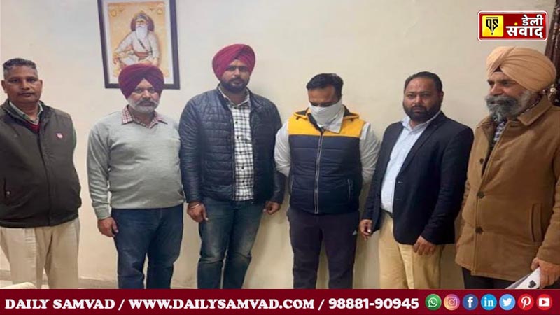 Patwari arrested by Vigilance Bureau for taking bribe