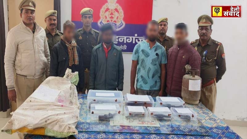 बाग में बनी कोठरी में पुलिस ने मारा छापा, अंदर का सीन देख रह गए दंग