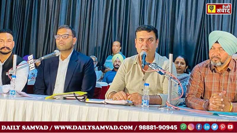 Jalandhar News: मेयर वनीत धीर ने विपक्ष के दो पार्षदों की खोल दी पोल