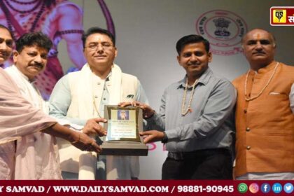 The Cabinet Minister called upon the youth to follow the path of justice