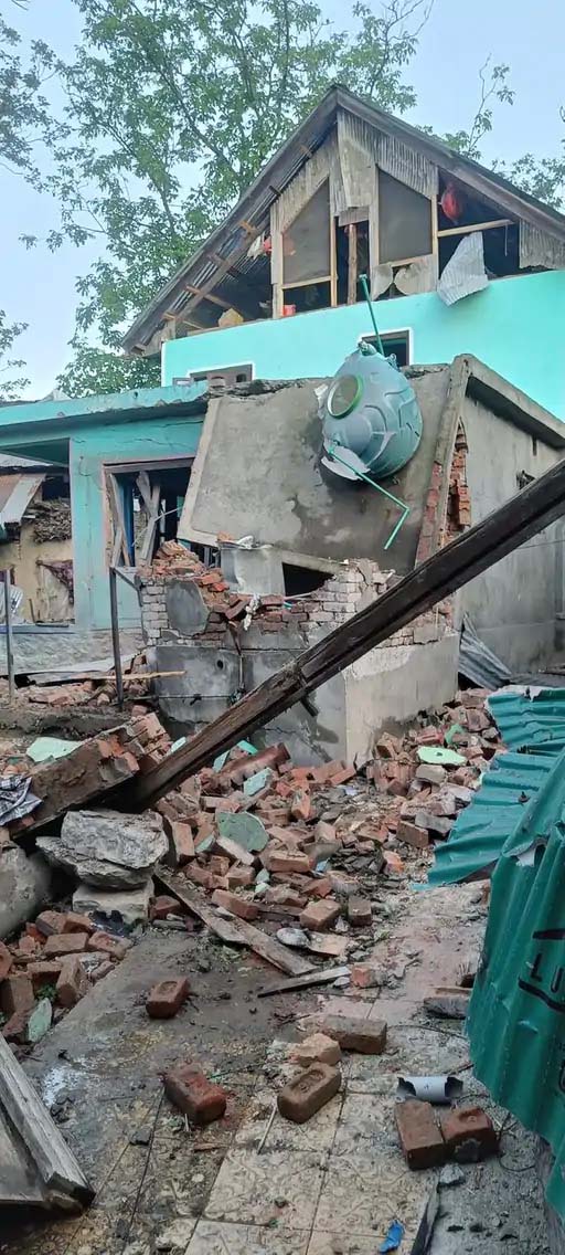 कश्मीर में दो लश्कर आतंकवादियों के घर में ब्लास्ट