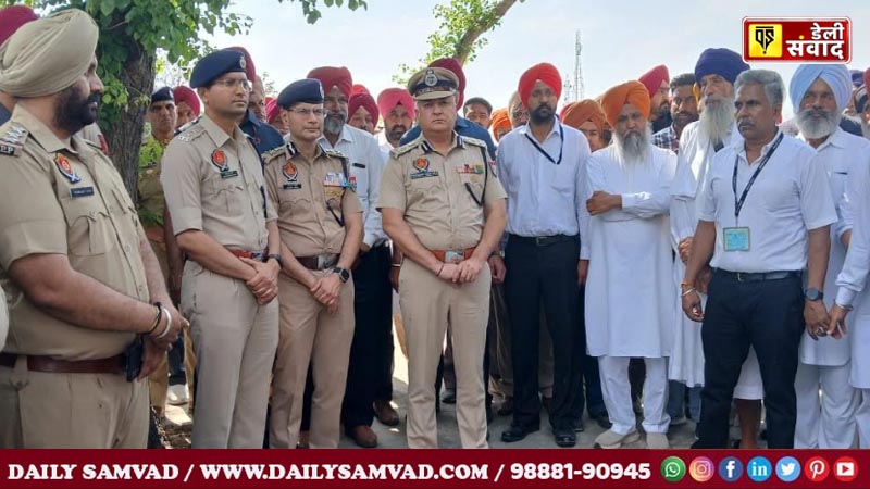 DGP Gaurav Yadav paid tribute at the funeral of martyr SI Charanjit Singh