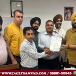 निकाय विभाग के डायरेक्टर को मांग पत्र सौंपते