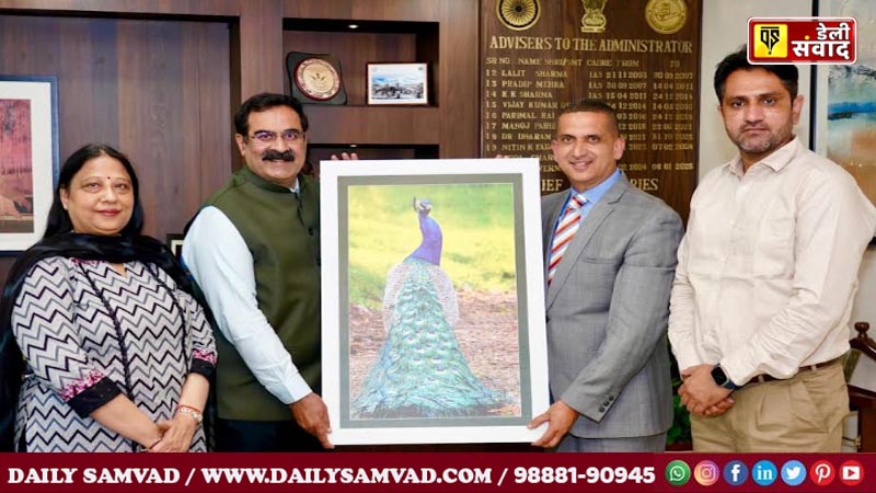 State Information Commissioner Harpreet Sandhu presented his artwork to the U.T. Chief Secretary