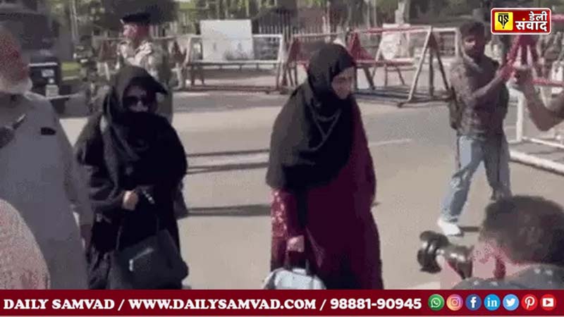 पाकिस्तानी नागरिक पंजाब के अटारी चेक पोस्ट से वापस लौट रहे