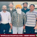 Vigilance Bureau catches clerk while taking bribe